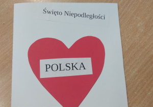 Na zdjęciu pamiątkowa kartka z okazji Święta Niepodległości.