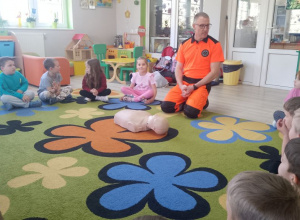 Pierwsza pomoc, czyli wizyta Ratownika Medycznego w grupie „Biedronek”