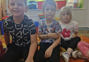 Franek, Ignaś i Nadia w trakcie zabaw z BeeBotami