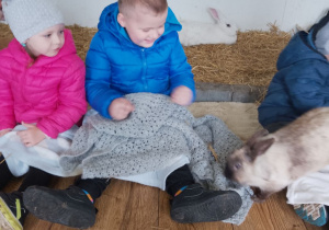Kornel i Jagoda w oczekiwaniu na królika.