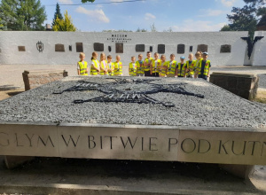 Zapalenie zniczy przy Muzeum Bitwy nad Bzurą