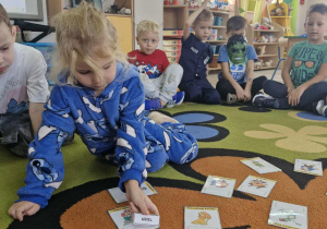 Ala dopasowuje imię postaci bajkowej do obrazka.