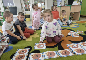 Zuzia w trakcie rozwiazywania zadania matematycznego.