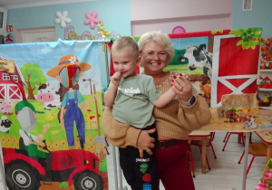 Szymon i Pani Agata pozują do zdjęcia.