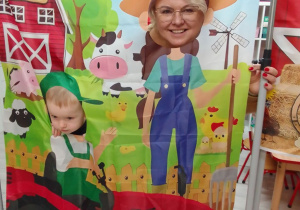 Olek i Pani Agata pozują do zdjęcia.