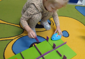 Ala podczas zabawy Go Robot Now.