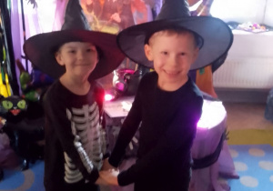 Bruno i Kuba podczas zabawy tanecznej.