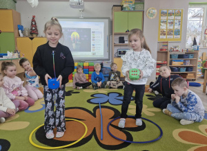 "Matematyka w ruchu"- zajęcia matematyczno-ruchowe z elementami kodowania