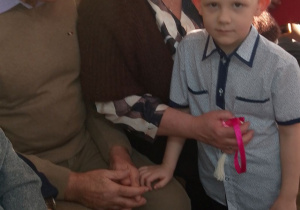 Piotruś ze swoją babcią i dziadkiem.