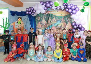 Biedronki pozują do zdjęcia grupowego.