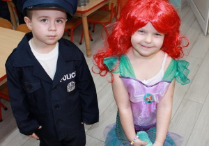 Laura i Michał pozują do zdjęcia.