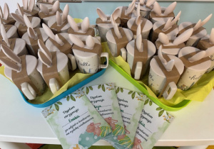 Nagrody za konkurs – kubki oraz dyplomy.