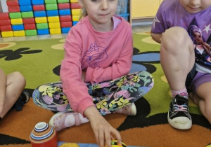 Liliana w trakcie kodowania BeeBota.