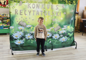 Wojtuś z "Motylków" recytuje wiersz.