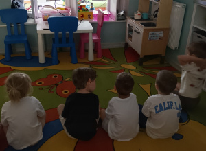 Zajęcia Pszczółek o motylach z wykorzystaniem "Ekopracowni pod chmurką"